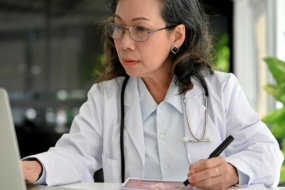 Best Resources for Women Experiencing Menopause 4 Resources for Women Experiencing Menopause